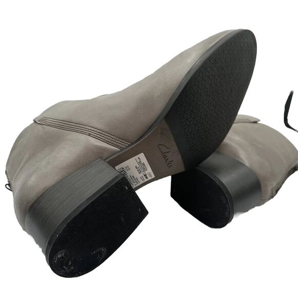 Clarks Elvina Dawn Gray Taupe Soft Leather Distress Booties 10 Western 20-01 - Picture 10 of 10